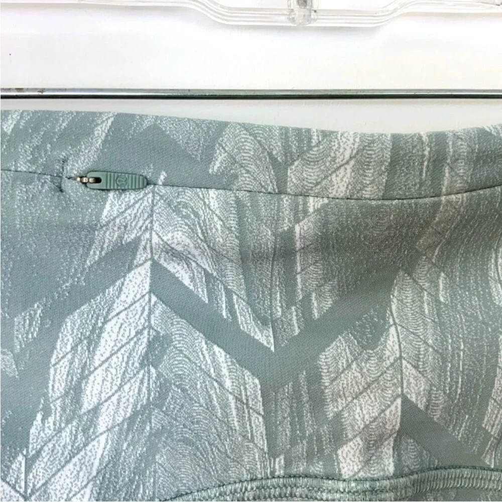 Lululemon SIZE 8 Swift Speed High Rise Leggings 28" - Reverberate Chevron - Picture 8 of 10